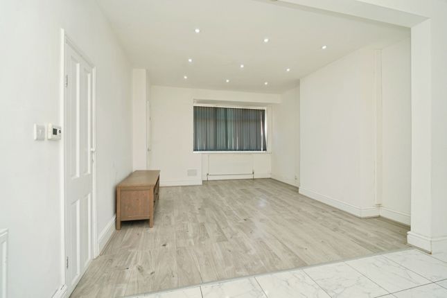 32, Lostock Avenue, Cheshire photo 4