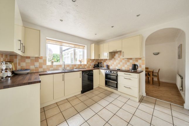 18, Wychwood Close, Oxfordshire photo 4