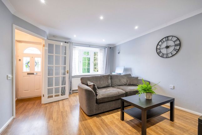 25 Laburnum Road, Wokingham photo 2