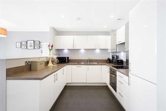 Flat for sale in Central Street, London