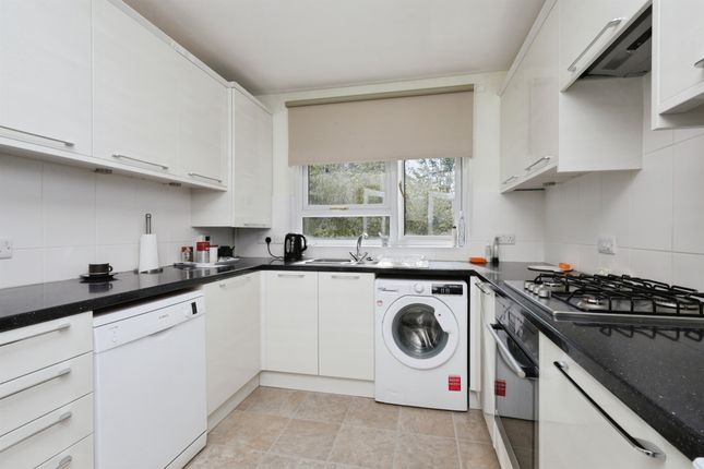 Flat 34, Linkswood, Compton Place Road, Eastbourne photo 4