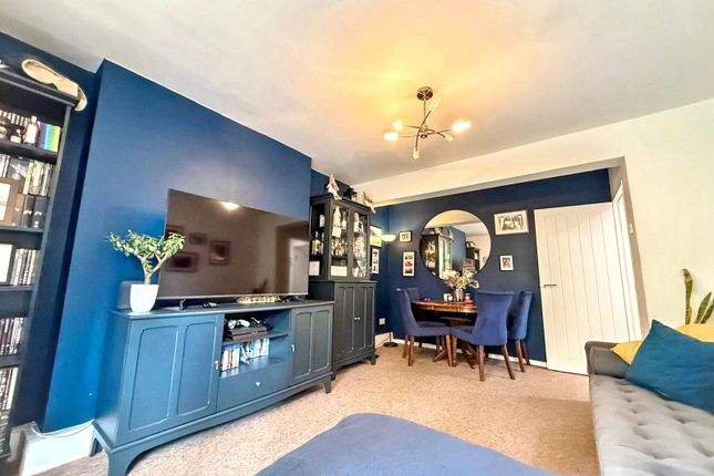 40, Esher Gardens, Southfields photo 3