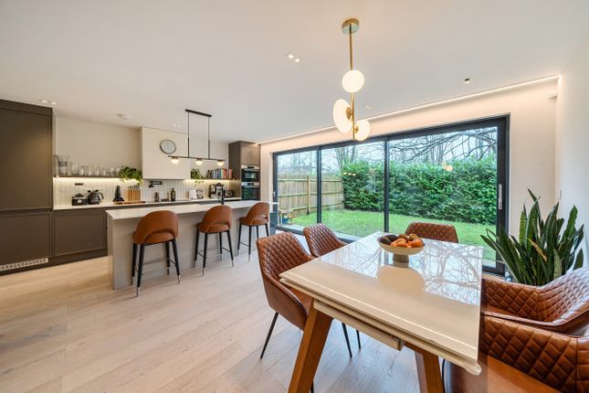 5, Foxmore Place, London photo 2