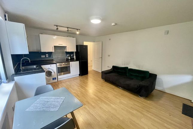 Hollingsworth Mews, Watford photo 2