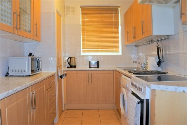 Flat to rent in Erlanger Road, New Cross, London