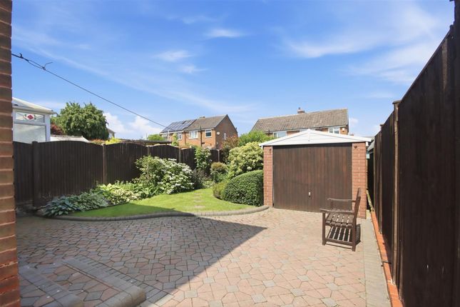 8 Glenfield Crescent, Chesterfield photo 3