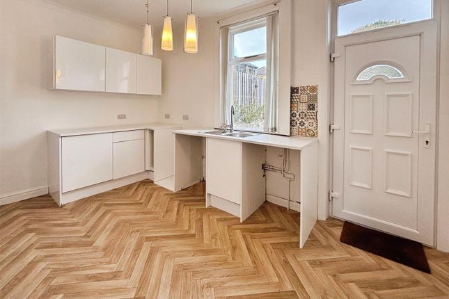 16, Stafford Street, Bradford photo 2