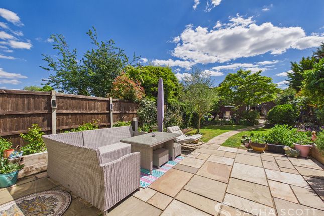 20 Mortimer Crescent, Worcester Park photo 3
