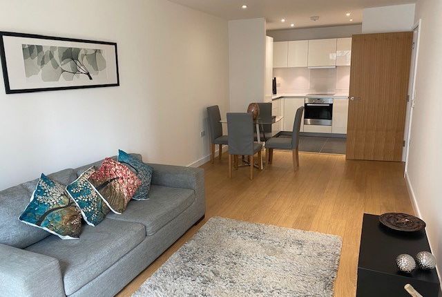 Thumbnail Flat to rent in Waterhouse Apartments, 3 Saffron Central Square, Croydon
