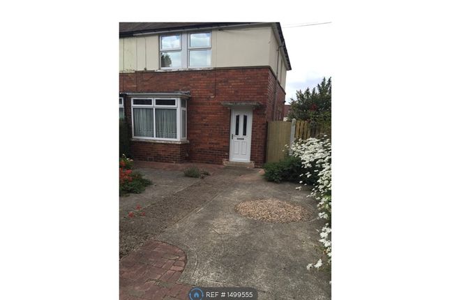 End terrace house to rent in Alcuin Avenue, York