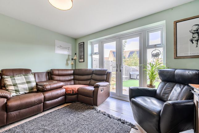 15, Kestrel Crescent, Witney photo 3