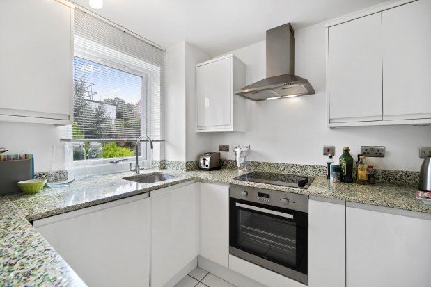 Flat to rent in Thorndike Close, Chelsea