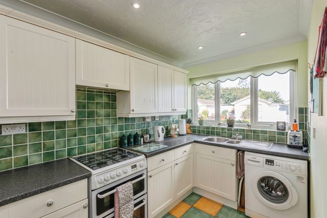 49, Apple Tree Close, Tiverton photo 2