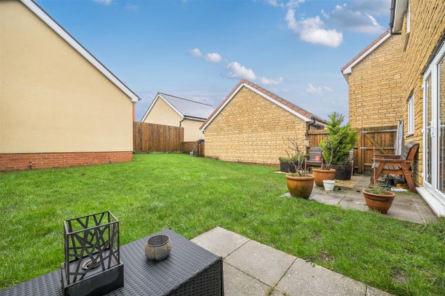 16, Smith Close, Devizes photo 2