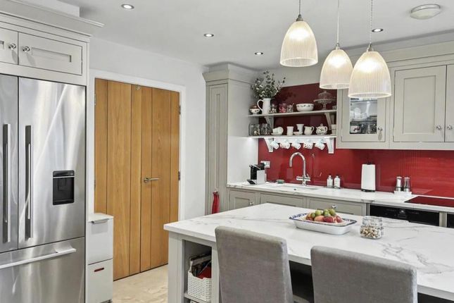 18, Stonehill Road, LONDON photo 3