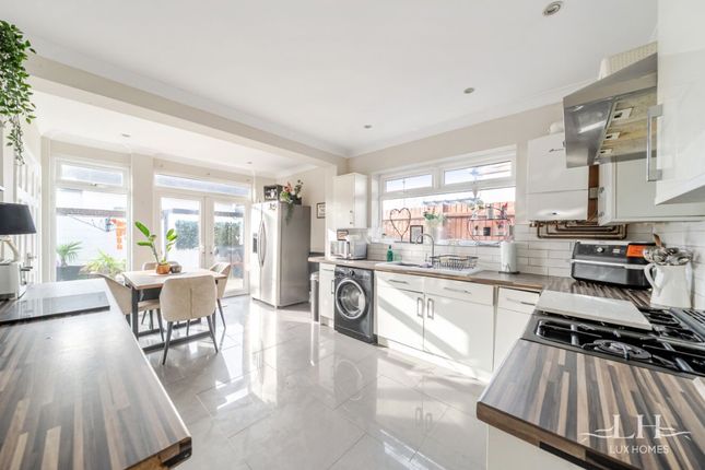 207 Wingletye Lane, Hornchurch photo 2