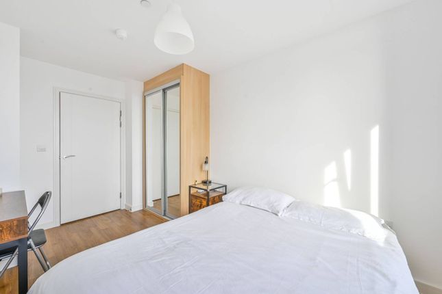 Flat to rent in Booth Road, Royal Docks, London