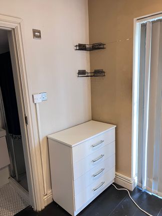 Room to rent in Overhill Road, London