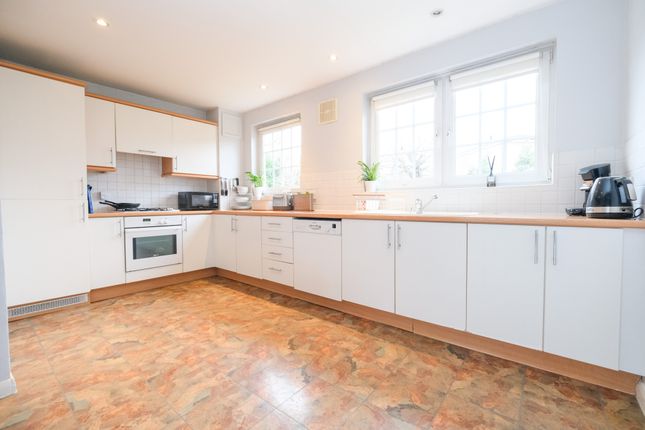 34, Tubbenden Lane, Orpington photo 3