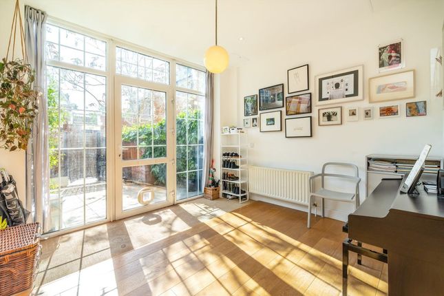 15, Furrow Lane, London photo 3