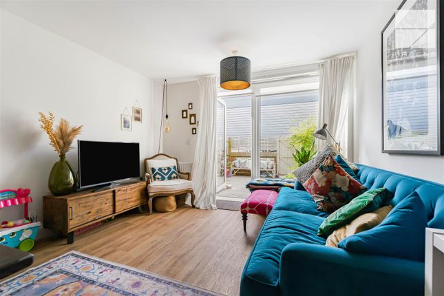 31, Hickman Avenue, London photo 4