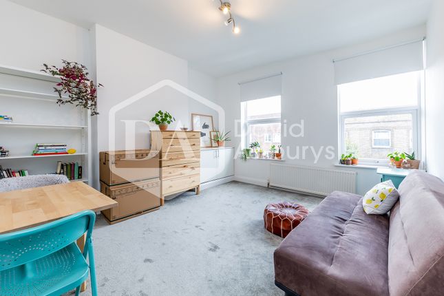 Thumbnail Flat to rent in Holloway Road, Archway, London