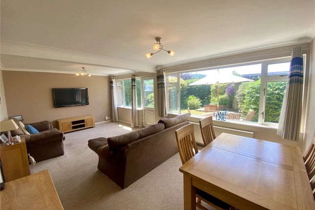 10, Shrubbery Close, Devon photo 3
