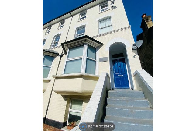 Flat, Brook House Hook Road, Surbiton photo 2