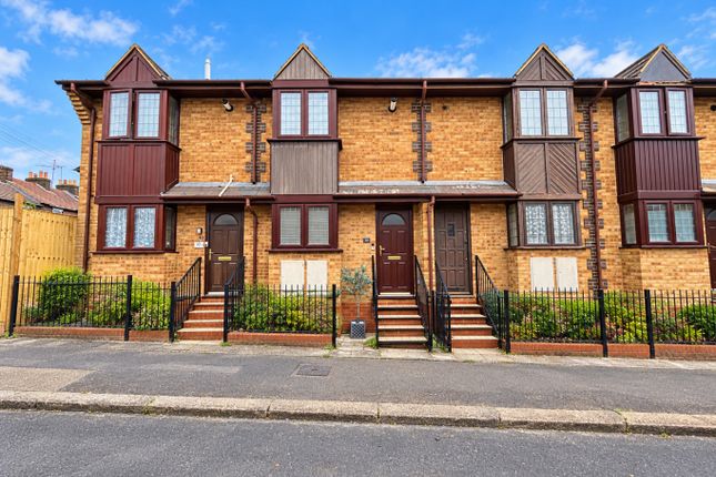 1-bed terraced on Luton, Bedfordshire, £185,000