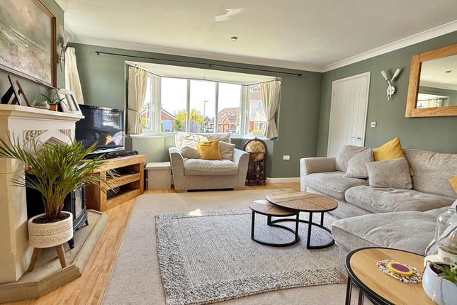 8 Wren Close, Hightown, Ringwood photo 3