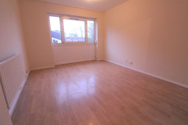 Thumbnail Flat to rent in Osward Place, London