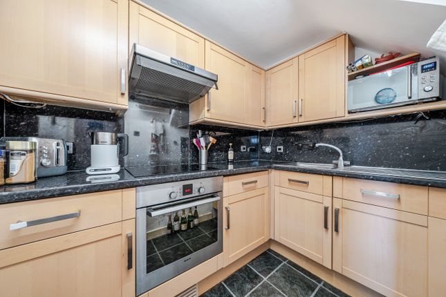 Flat 14, Windsor Court,, Carrara Wharf, London photo 2