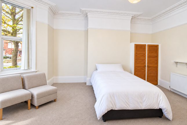 52B, Cardigan Road, Leeds photo 4