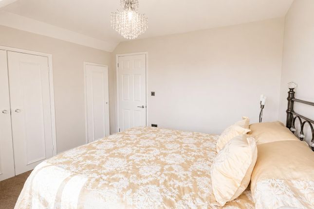 4, Pages Avenue, Cooden, Bexhill-On-Sea photo 4