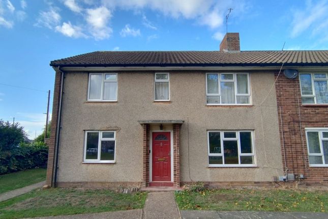2-bed flat on Forest Walk, Bushey, £190,000