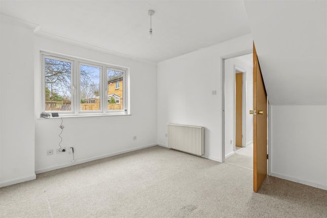 23, The Pastures, Aylesbury photo 3