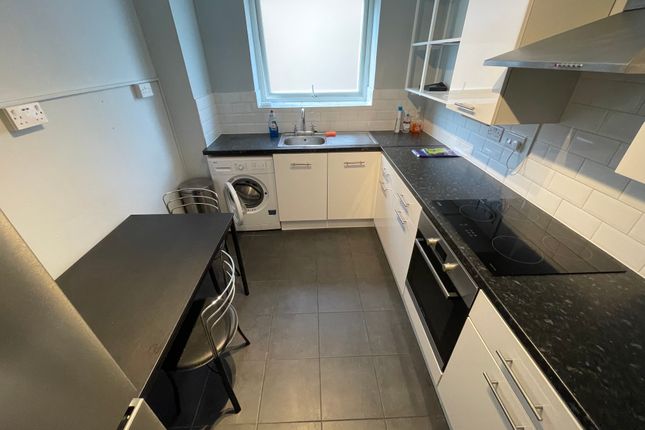 6, Torrington Park , Finchley photo 2