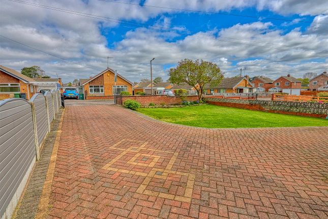 Detached bungalow to rent in Linden Avenue, Clay Cross, Chesterfield, Derbyshire
