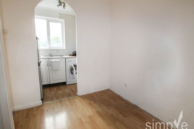 Dehavilland Close, Northolt Middlesex photo 3
