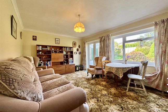 48, Manor Close, Helston photo 3