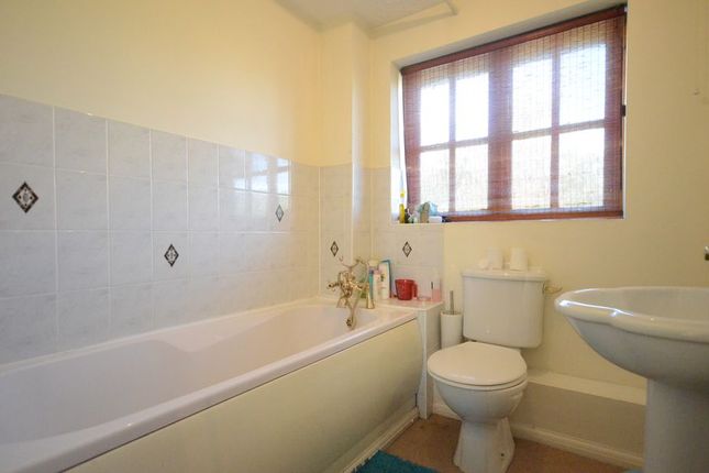 62, Moorhen Drive, Reading photo 5