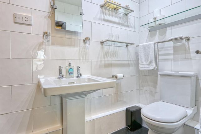 The Good Knight - Bed Two - Ensuite