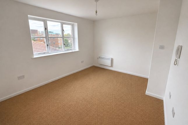 Flat Flat 16, Wells Court, Regarth Avenue, Romford photo 4