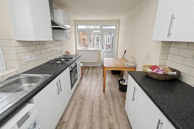 106, Eldon Road, London photo 2
