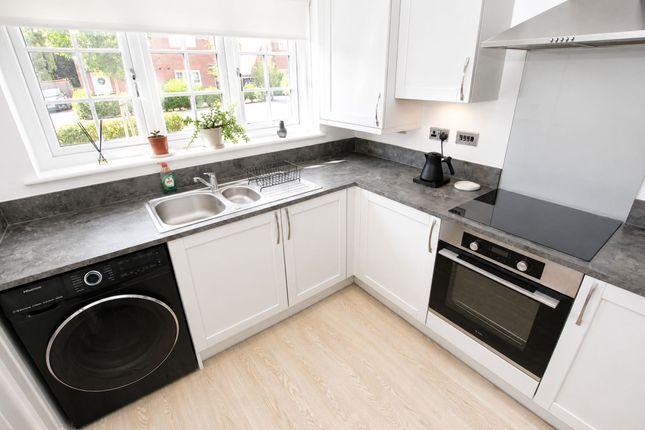 25 Dearnley Avenue, Littleborough photo 3