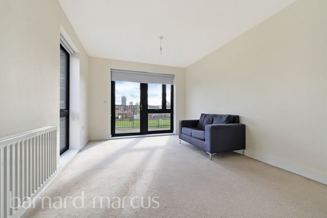 Flat for sale in Fisher Close, London