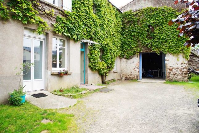 Property for sale in Saint-Philbert-De-Grand-Lieu, Pays-De-La-Loire, 44310, France