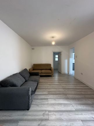 Flat to rent in Burges Road, London