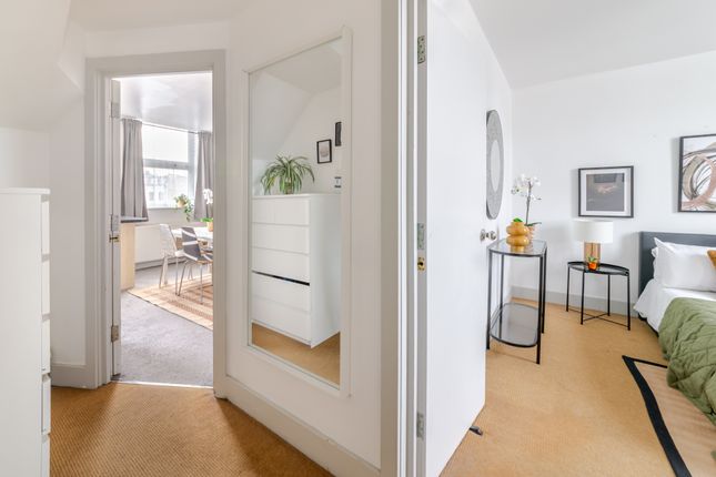 Flat B, Shepherd's Bush Road W6, London photo 5