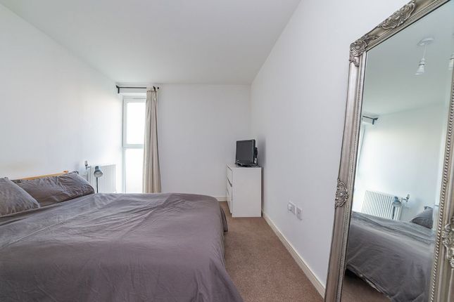 Flat to rent in Ruby Court, Cabot Close, Croydon